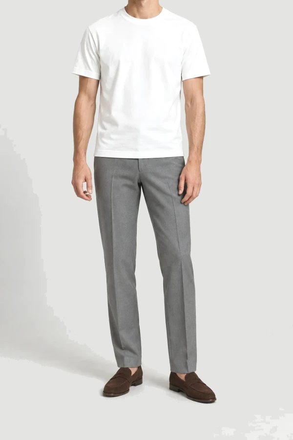 T-Shirt, Fresco-Hose, Penny-Loafer Wildleder – Figur